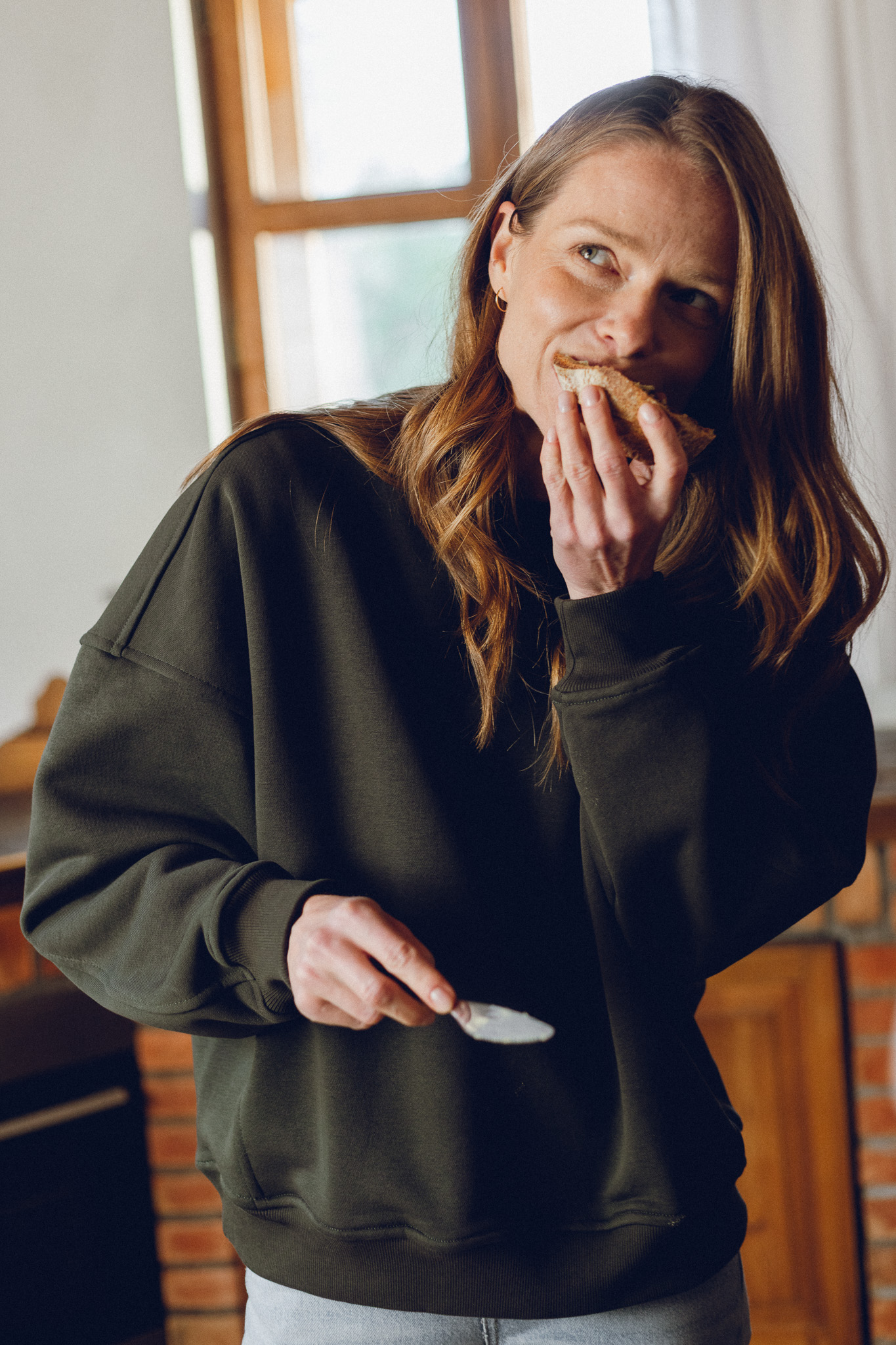 OUT & ABOUT bluza oversize khaki