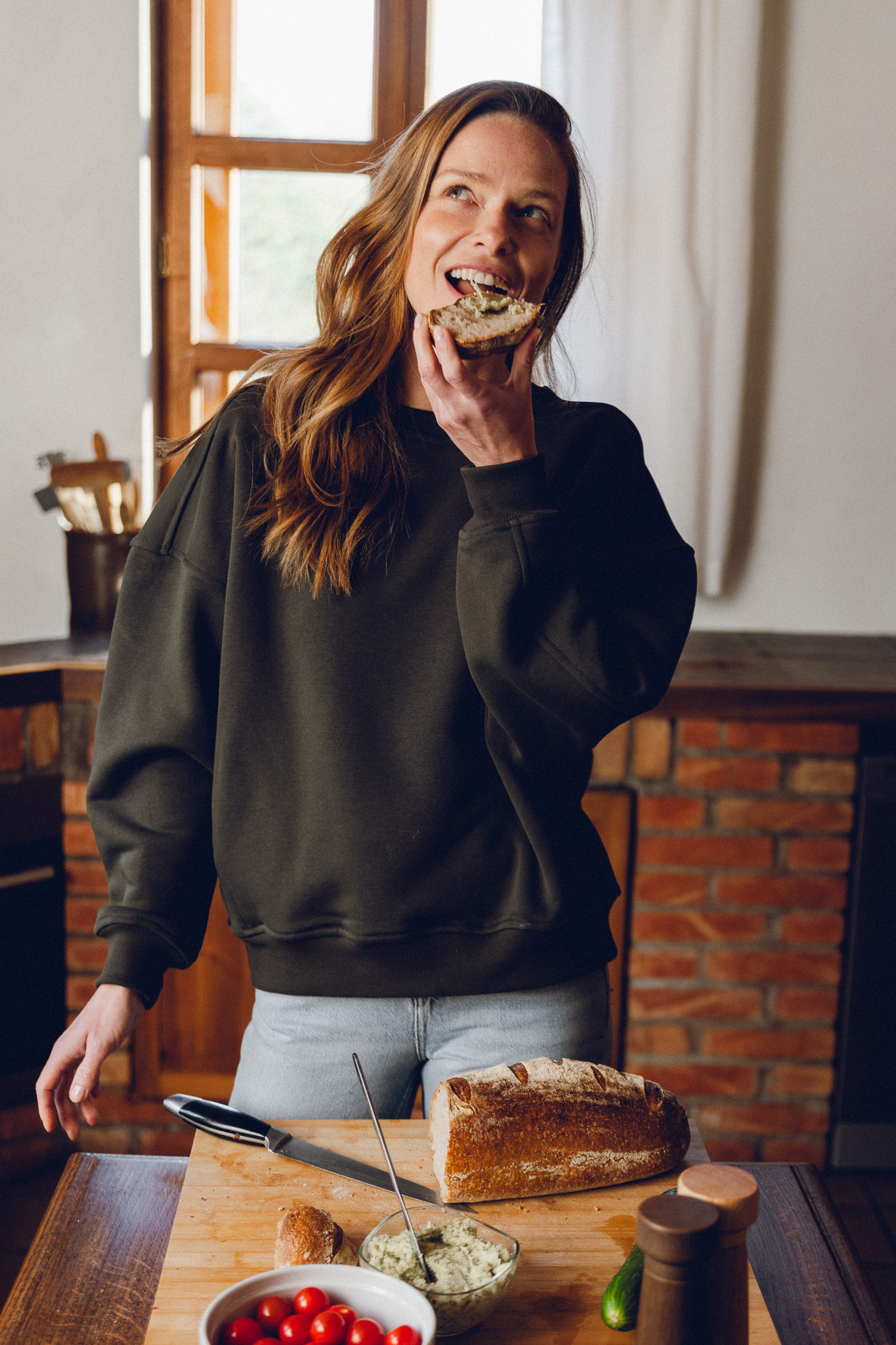 OUT & ABOUT bluza oversize khaki